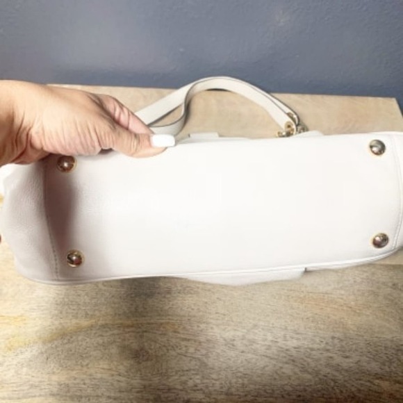 Michael Kors Fulton Leather Vanilla Chain Tote - Picture 4 of 8